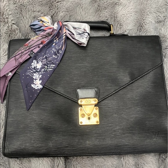 ❌SOLD❌ Louis Vuitton Cerviet Conseie ❌SOLD❌ - Picture 2 of 9